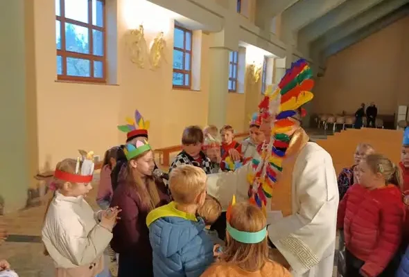 Różaniec misyjny w Ciechanowie: dzieci modliły się za misjonarzy obu Ameryk