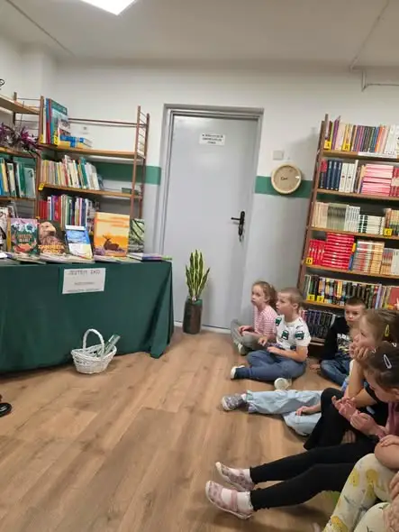 Przedszkolaki z klasy 0 odkrywały biblioteczne sekrety i uczyły się ekologii